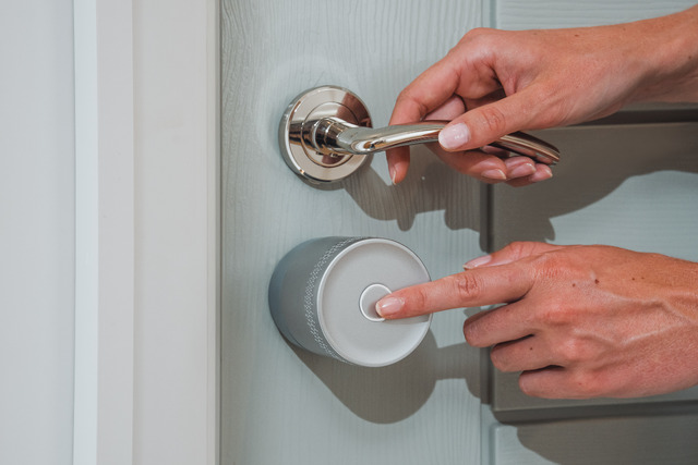 05 HandCloseSide DSC04196