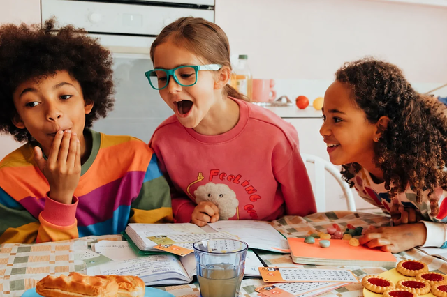Shooting Mallow   Teasing   Enfants jouent dans la cuisine   V2 49679e83 6609 48ae a15d 1a959b26848c