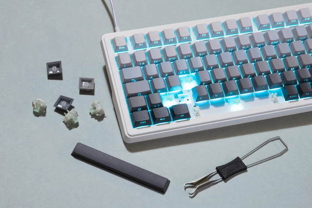 CLAVIER KEYZELITE3HEGRW FR 003 1536x1024