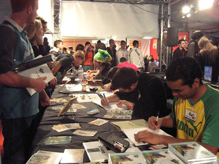 Séance de dédicaces au FJV 2006.